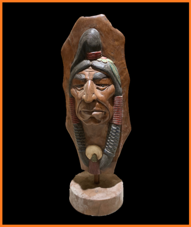 Stort Indianer hoved på sokkel
Materiale: Træ
Størrelse: ca. 120 cm. høj