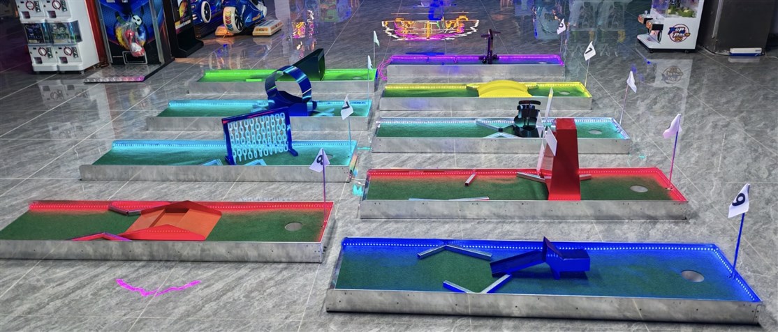 Vore minigolf baner er professionelle, kraftig kvalitet, mobile og kan bruge både indendørs & udendørs
*